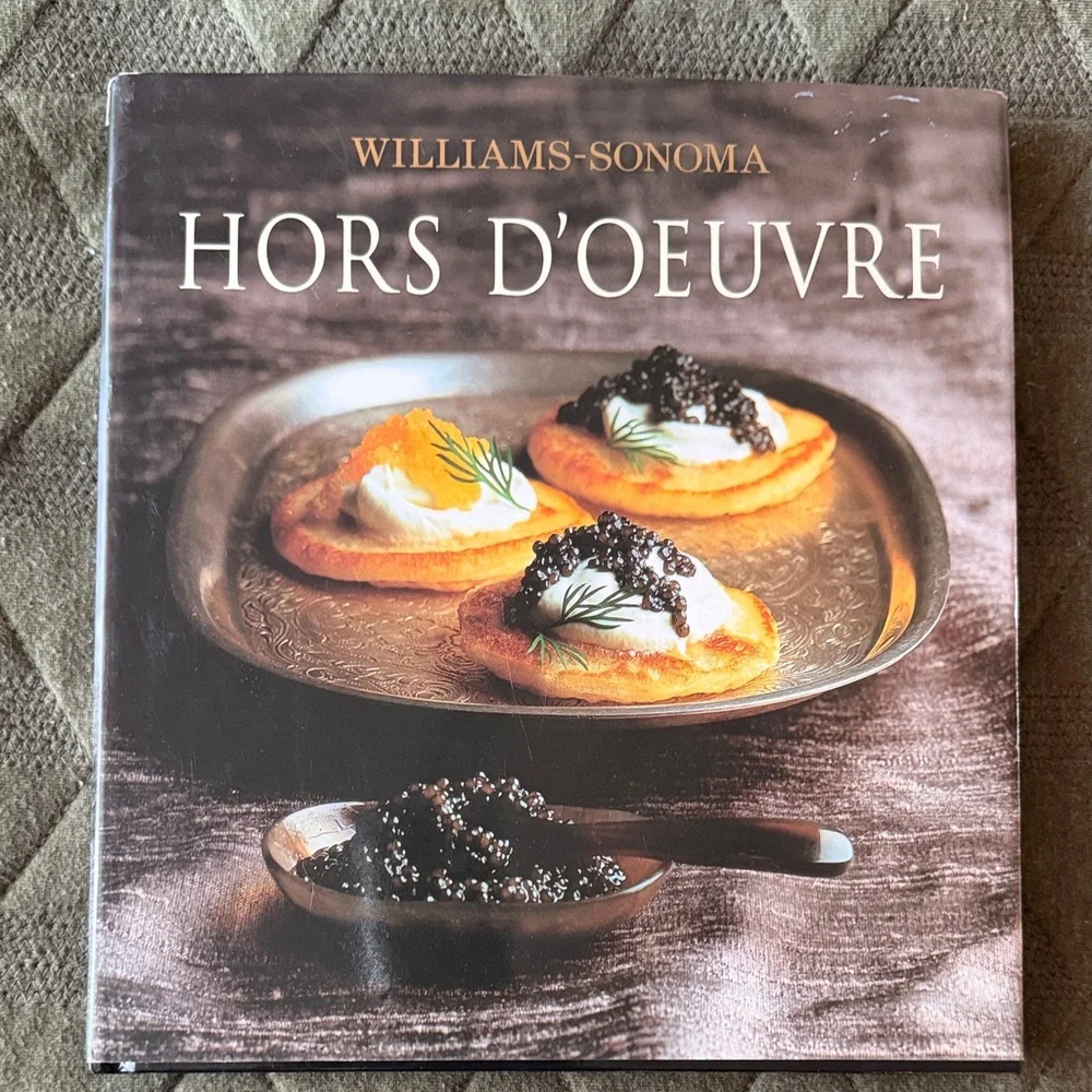 Williams Sonoma Hors D'Oeuvre Guide with Black and Gold Accents